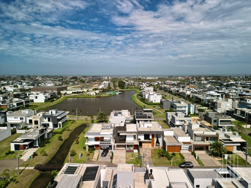 MARAVILHOSA CASA EM CONDOMÍNIO FECHADO EM XANGRI-LÁ: 28ª foto da galeria de imagens do imóvel