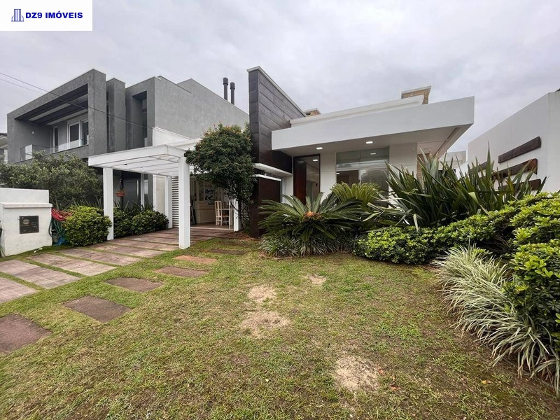 ELEGANTE CASA TÉRREA MOBILIADA NO CONDADO DE CAPÃO: 2ª foto da galeria de imagens do imóvel