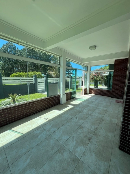 BELISSIMA CASA A VENDA EM ATLÂNTIDA: 2ª foto da galeria de imagens do imóvel