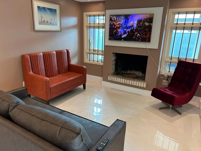 BELISSIMA CASA A VENDA EM ATLÂNTIDA: 8ª foto da galeria de imagens do imóvel