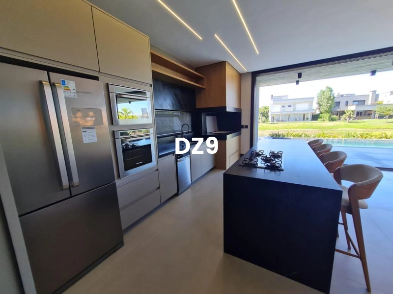 CASA EM CONDOMÍNIO COM 5 SUÍTES!: 1ª foto da galeria de imagens do imóvel