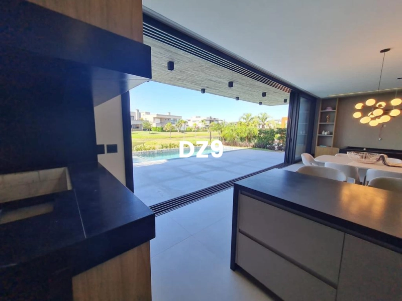 CASA EM CONDOMÍNIO COM 5 SUÍTES!: 3ª foto da galeria de imagens do imóvel