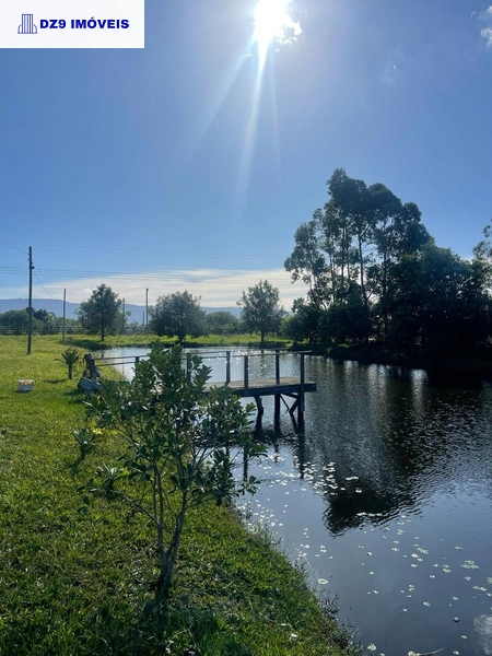 Casa de 2 dormitórios, ampla área e espaço para animais.: 2ª foto da galeria de imagens do imóvel
