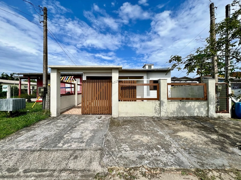 LINDA CASA A VENDA EM CAPÃO NOVO COM 3 DORMITÓRIOS E 2 SUITES!: 2ª foto da galeria de imagens do imóvel