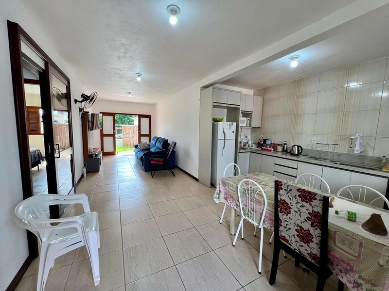 LINDA CASA A VENDA EM CAPÃO NOVO COM 3 DORMITÓRIOS E 2 SUITES!: 6ª foto da galeria de imagens do imóvel