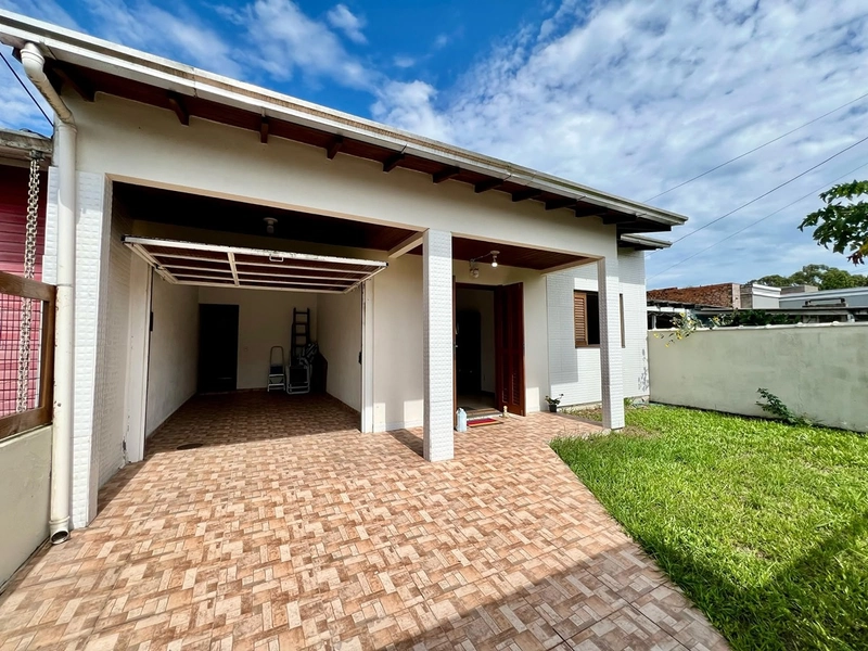 LINDA CASA A VENDA EM CAPÃO NOVO COM 3 DORMITÓRIOS E 2 SUITES!: 3ª foto da galeria de imagens do imóvel