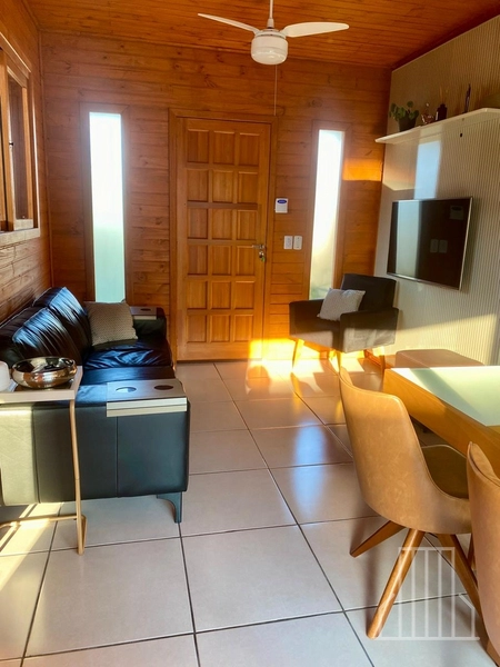 LINDÍSSIMA CASA DE MADEIRA DE LEI  ITAÚBA EM CAPÃO NOVO!: 2ª foto da galeria de imagens do imóvel