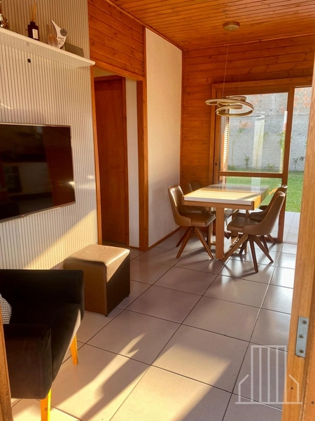 LINDÍSSIMA CASA DE MADEIRA DE LEI  ITAÚBA EM CAPÃO NOVO!: 4ª foto da galeria de imagens do imóvel