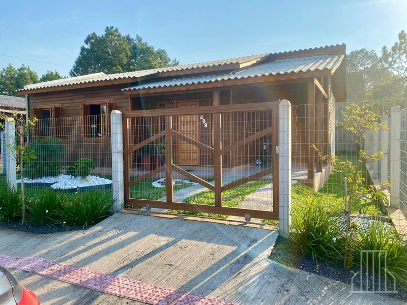 LINDÍSSIMA CASA DE MADEIRA DE LEI  ITAÚBA EM CAPÃO NOVO!: 1ª foto da galeria de imagens do imóvel