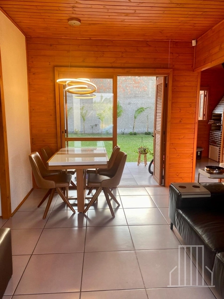 LINDÍSSIMA CASA DE MADEIRA DE LEI  ITAÚBA EM CAPÃO NOVO!: 8ª foto da galeria de imagens do imóvel