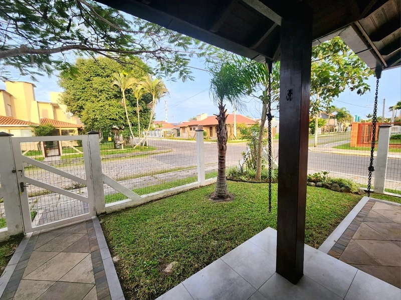 Casa de Esquina Mobiliada com Piscina e Salão de Festas em Capão Novo, Próxima ao Mar: 31ª foto da galeria de imagens do imóvel