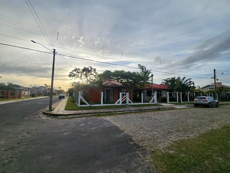Casa de Esquina Mobiliada com Piscina e Salão de Festas em Capão Novo, Próxima ao Mar: 28ª foto da galeria de imagens do imóvel