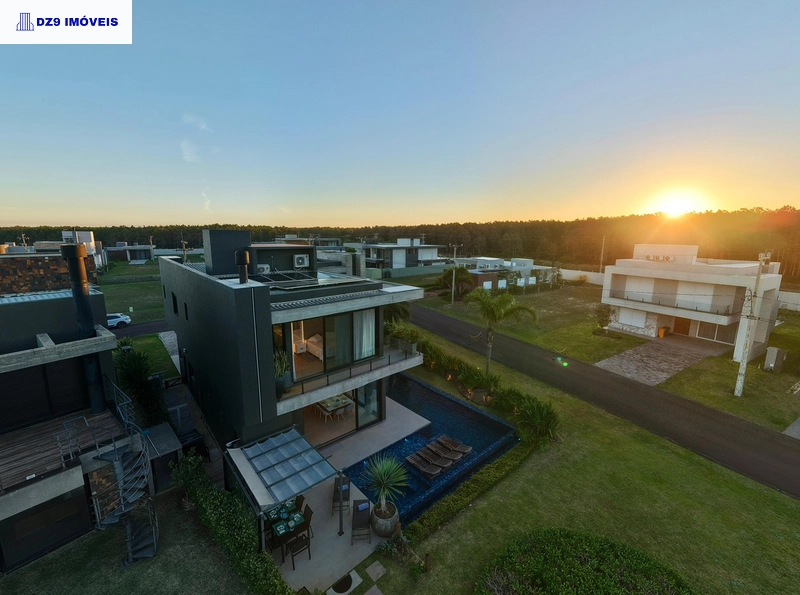 Casa alto padrão, 5 suítes, vista lago, piscina e automação total: 24ª foto da galeria de imagens do imóvel