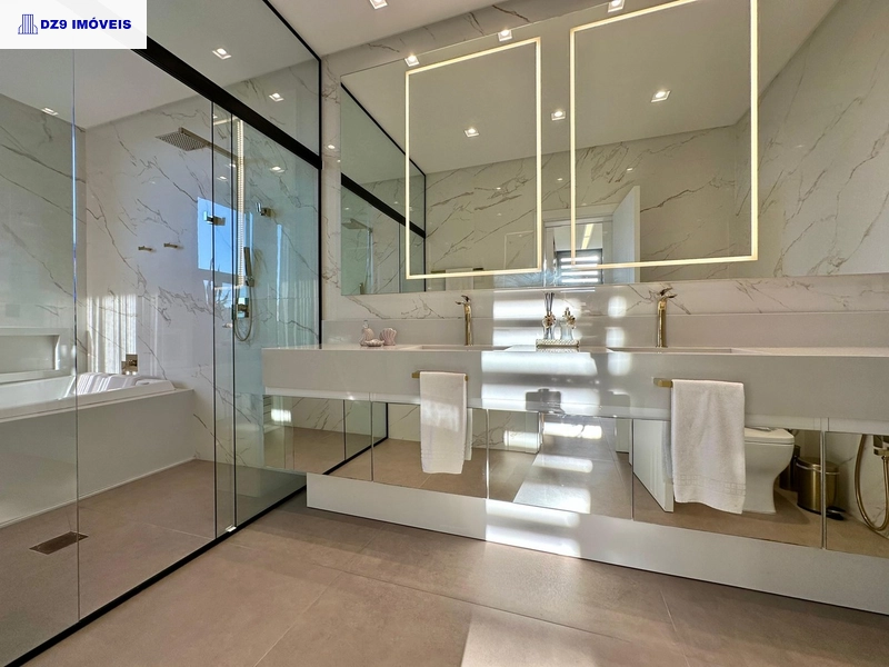 Casa alto padrão, 5 suítes, vista lago, piscina e automação total: 34ª foto da galeria de imagens do imóvel