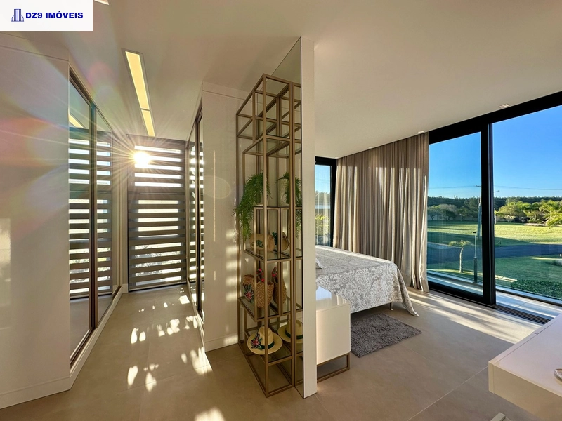 Casa alto padrão, 5 suítes, vista lago, piscina e automação total: 31ª foto da galeria de imagens do imóvel