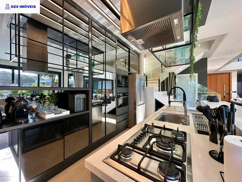 Casa alto padrão, 5 suítes, vista lago, piscina e automação total: 16ª foto da galeria de imagens do imóvel