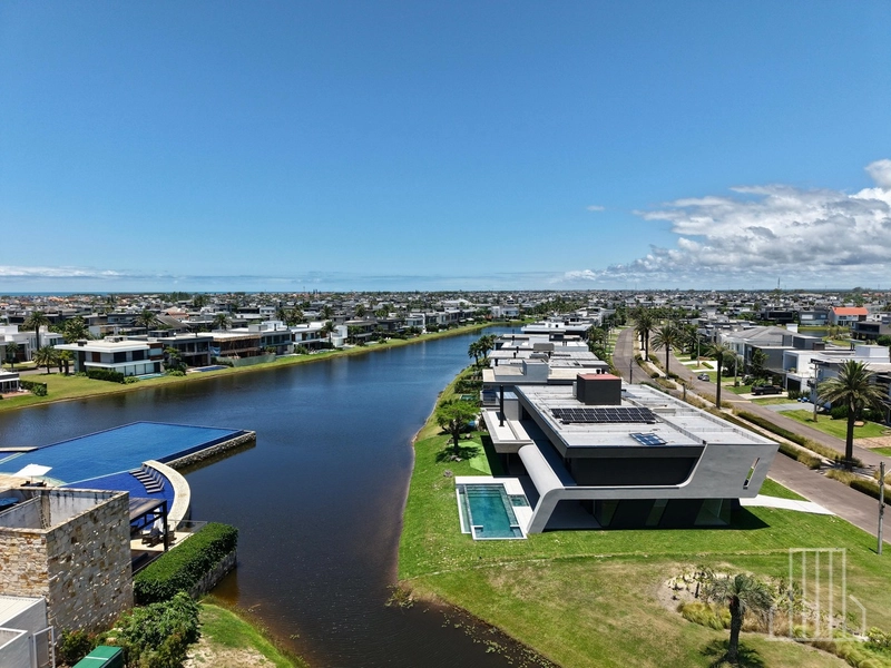 Mansão Fantástica à Venda no Condomínio Enseada – Xangri-lá: 3ª foto da galeria de imagens do imóvel