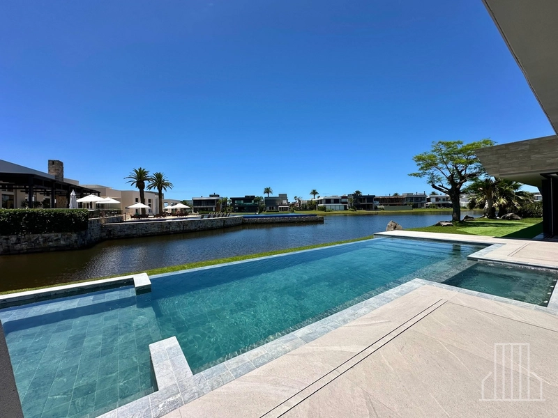 Mansão Fantástica à Venda no Condomínio Enseada – Xangri-lá: 5ª foto da galeria de imagens do imóvel