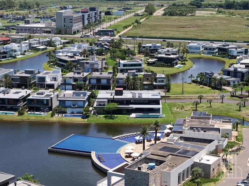 Mansão Fantástica à Venda no Condomínio Enseada – Xangri-lá: 4ª foto da galeria de imagens do imóvel