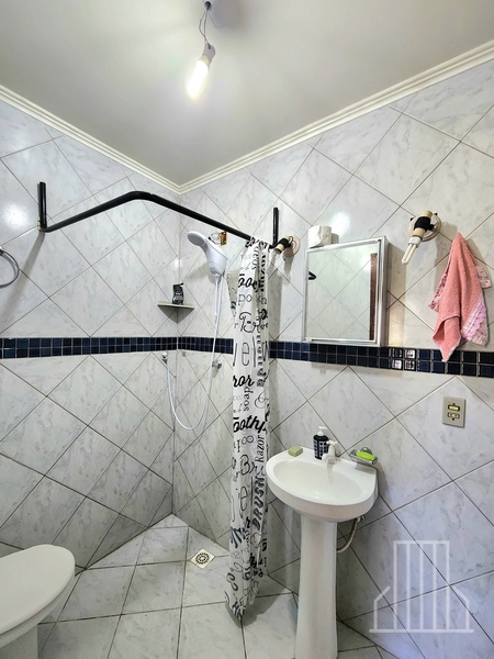 EXCELENTE SOBRADO COM 5 DORMITÓRIOS NO BAIRRO CAPÃO NOVO!: 22ª foto da galeria de imagens do imóvel