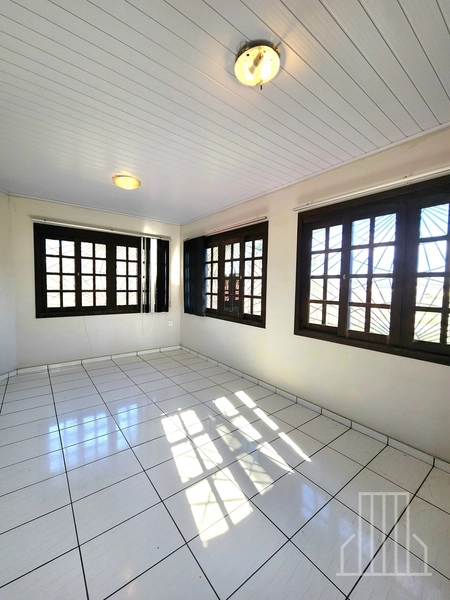 EXCELENTE SOBRADO COM 5 DORMITÓRIOS NO BAIRRO CAPÃO NOVO!: 17ª foto da galeria de imagens do imóvel