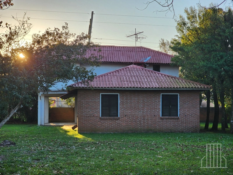 EXCELENTE SOBRADO COM 5 DORMITÓRIOS NO BAIRRO CAPÃO NOVO!: 3ª foto da galeria de imagens do imóvel