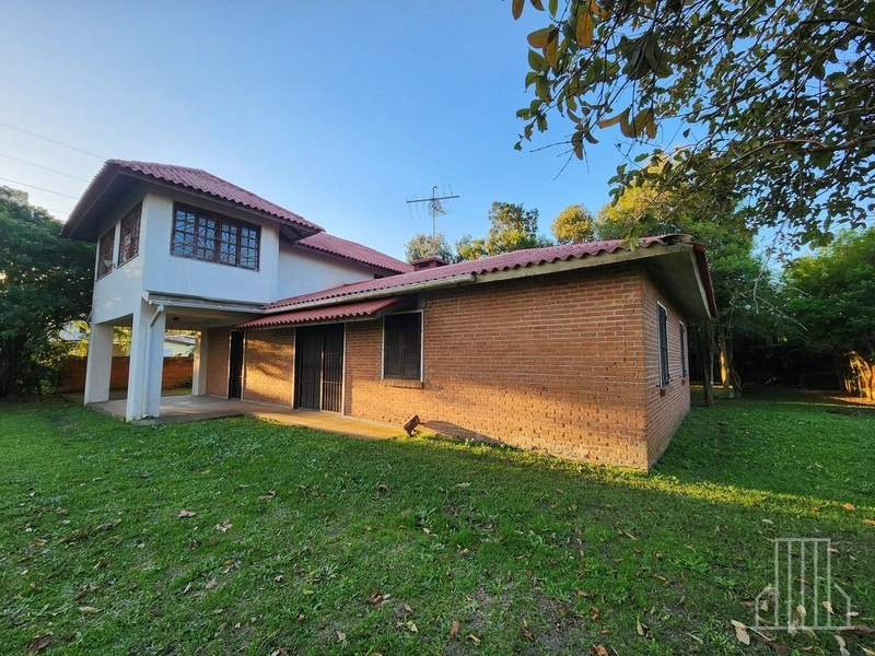 EXCELENTE SOBRADO COM 5 DORMITÓRIOS NO BAIRRO CAPÃO NOVO!: 2ª foto da galeria de imagens do imóvel