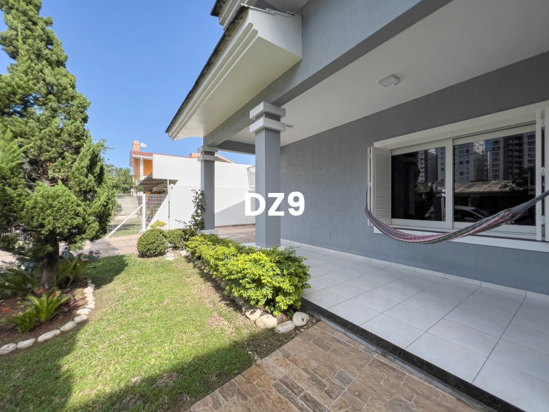 CASA COM 5 DORMITORIOS!: 1ª foto da galeria de imagens do imóvel