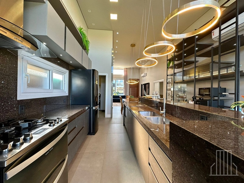 EXCELENTE CASA À VENDA EM CONDOMÍNIO FECHADO - BEIRA LAGO!: 14ª foto da galeria de imagens do imóvel