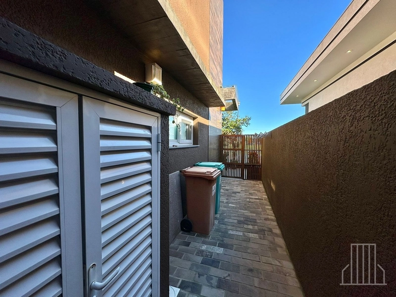 EXCELENTE CASA À VENDA EM CONDOMÍNIO FECHADO - BEIRA LAGO!: 3ª foto da galeria de imagens do imóvel