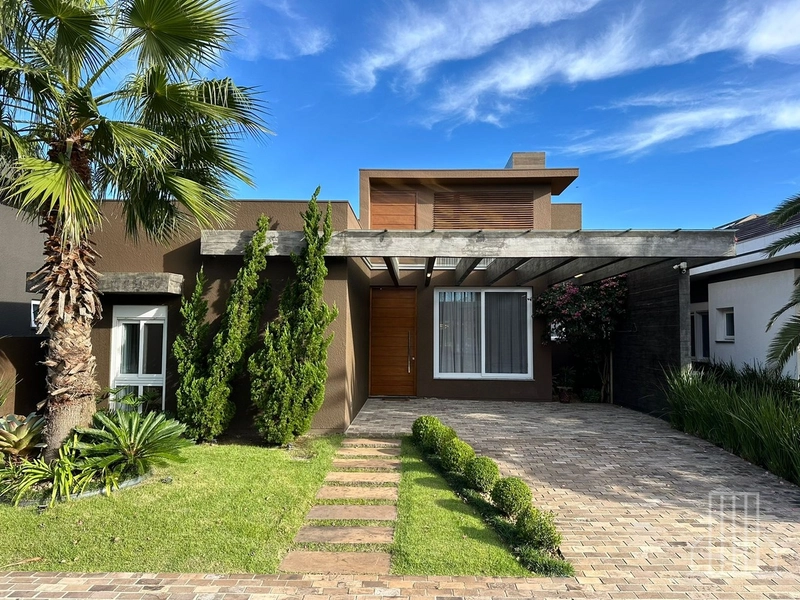 EXCELENTE CASA À VENDA EM CONDOMÍNIO FECHADO - BEIRA LAGO!: 1ª foto da galeria de imagens do imóvel