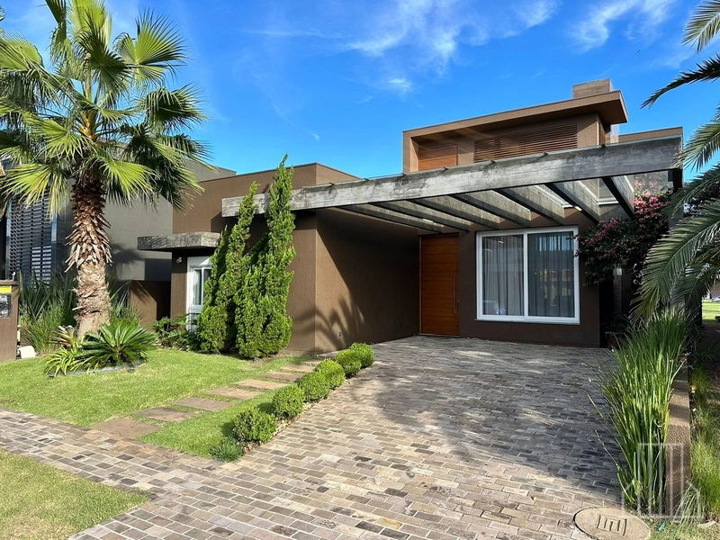 EXCELENTE CASA À VENDA EM CONDOMÍNIO FECHADO - BEIRA LAGO!: 2ª foto da galeria de imagens do imóvel