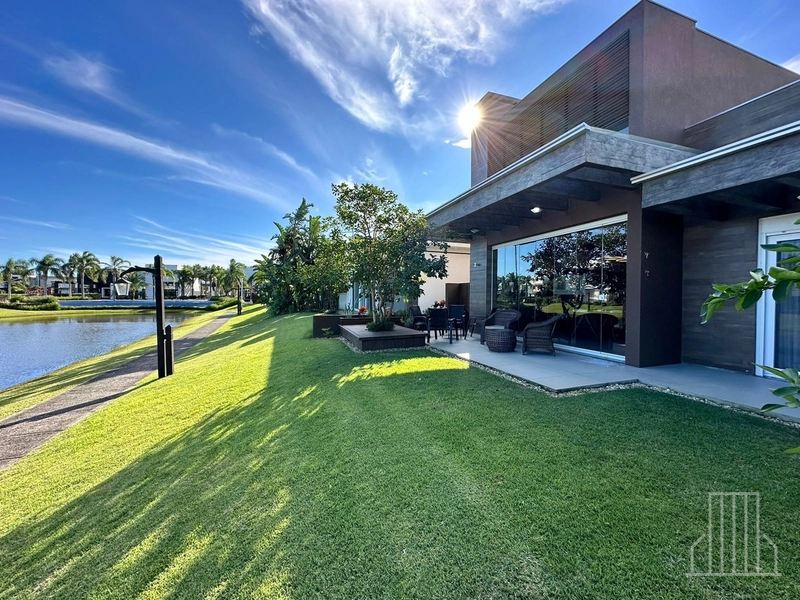 EXCELENTE CASA À VENDA EM CONDOMÍNIO FECHADO - BEIRA LAGO!: 4ª foto da galeria de imagens do imóvel