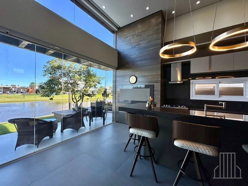 EXCELENTE CASA À VENDA EM CONDOMÍNIO FECHADO - BEIRA LAGO!: 11ª foto da galeria de imagens do imóvel