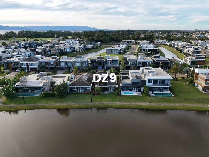 CASA ESTILOSA E ACONCHEGANTE EM CONDOMÍNIO FECHADO À VENDA!: 1ª foto da galeria de imagens do imóvel