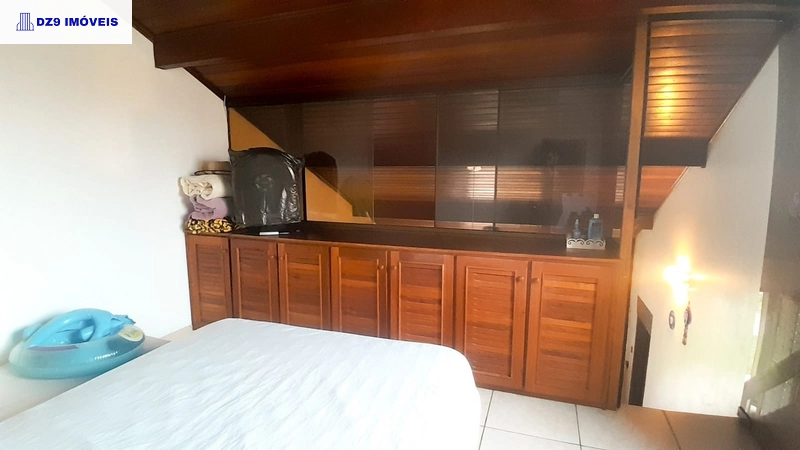 Sobrado com mezanino em Capão Novo: 11ª foto da galeria de imagens do imóvel