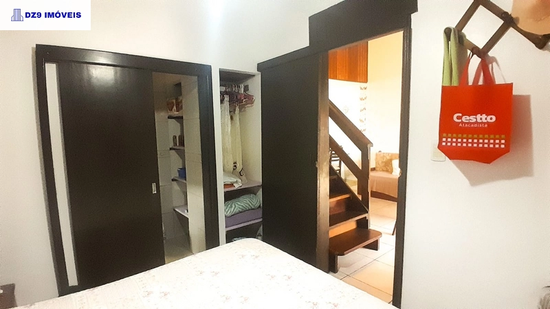 Sobrado com mezanino em Capão Novo: 7ª foto da galeria de imagens do imóvel