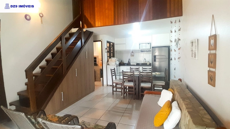 Sobrado com mezanino em Capão Novo: 3ª foto da galeria de imagens do imóvel