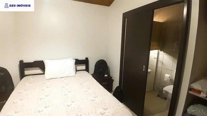 Sobrado com mezanino em Capão Novo: 8ª foto da galeria de imagens do imóvel