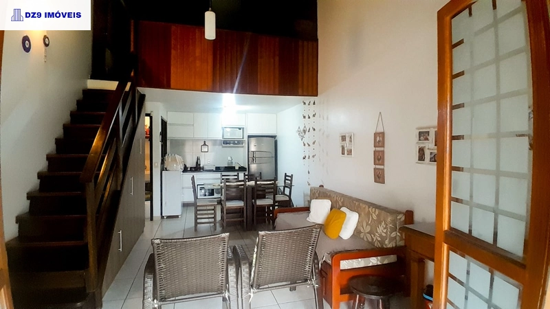 Sobrado com mezanino em Capão Novo: 2ª foto da galeria de imagens do imóvel