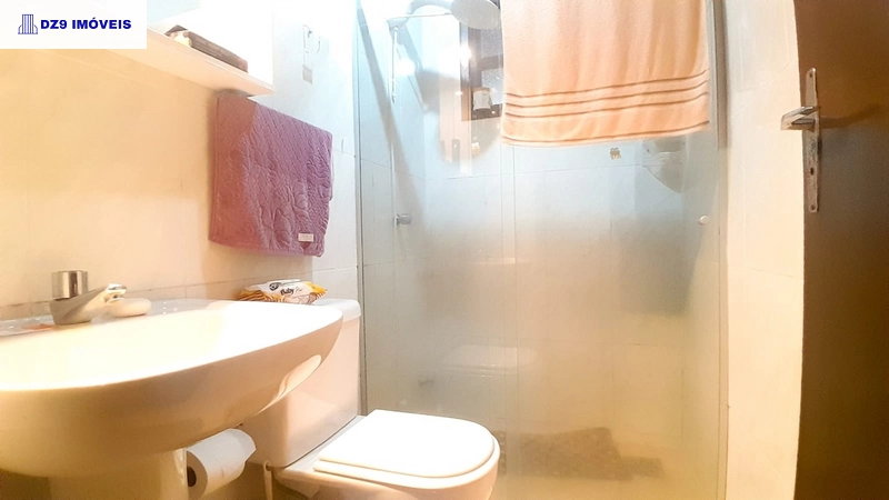 Sobrado com mezanino em Capão Novo: 9ª foto da galeria de imagens do imóvel