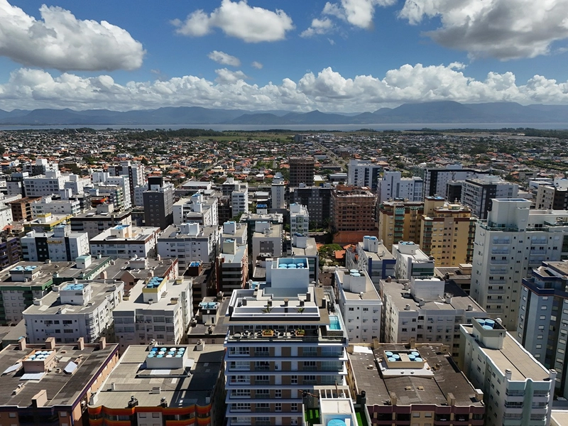 Apartamento mobiliado a uma quadra do mar com vista livre e infraestrutura completa em Capão da Canoa: 42ª foto da galeria de imagens do imóvel