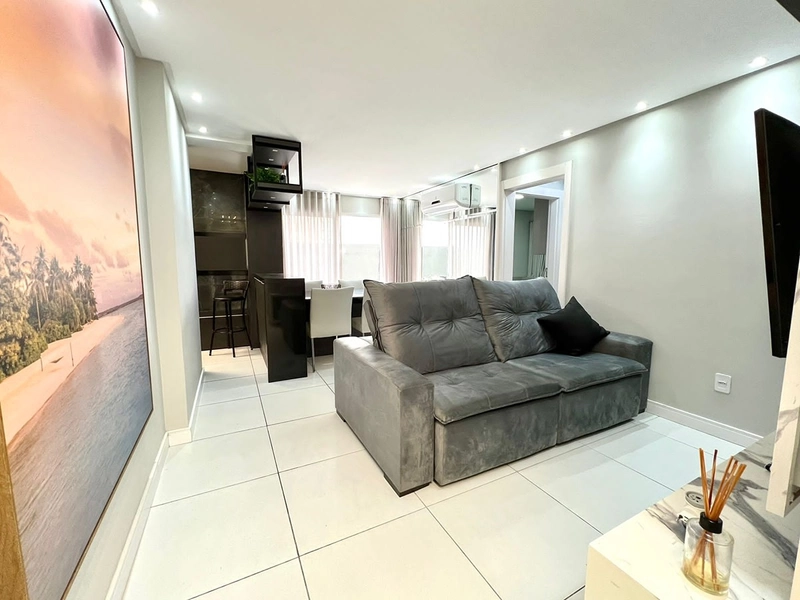 Apartamento Mobiliado com Terraço na Zona Nova – 2 Dormitórios: 2ª foto da galeria de imagens do imóvel