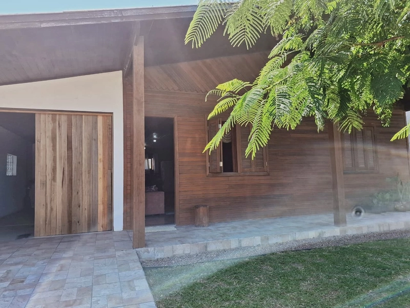 BELA CASA A VENDA EM CAPÃO NOVO!: 3ª foto da galeria de imagens do imóvel