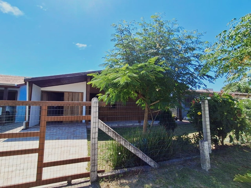 BELA CASA A VENDA EM CAPÃO NOVO!: 5ª foto da galeria de imagens do imóvel