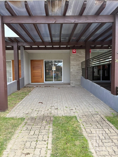 CASA MODERNA E AGRADÁVEL À VENDA EM CONDOMÍNIO!: 2ª foto da galeria de imagens do imóvel