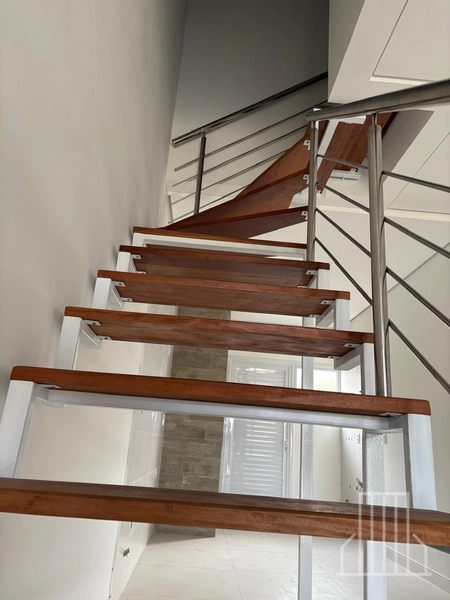 CASA MODERNA E AGRADÁVEL À VENDA EM CONDOMÍNIO!: 3ª foto da galeria de imagens do imóvel