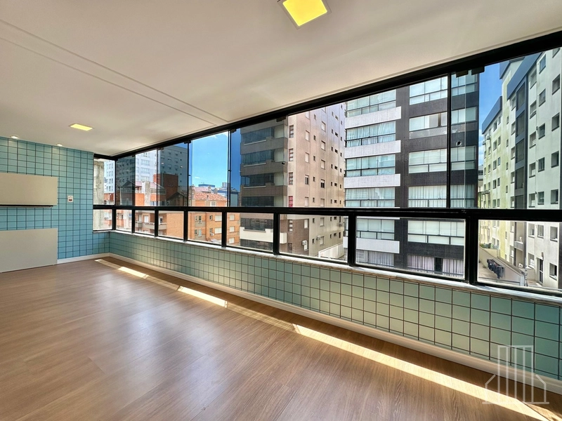 Apartamento Reformado com Sacada de Frente à Venda no Centro de Capão: 5ª foto da galeria de imagens do imóvel