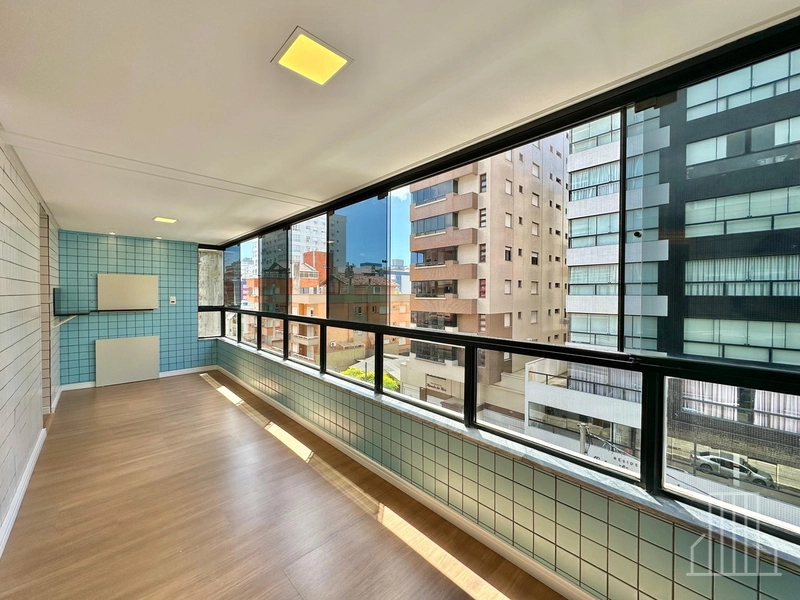 Apartamento Reformado com Sacada de Frente à Venda no Centro de Capão: 8ª foto da galeria de imagens do imóvel