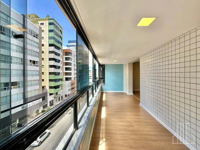 Apartamento Reformado com Sacada de Frente à Venda no Centro de Capão: 7ª foto da galeria de imagens do imóvel